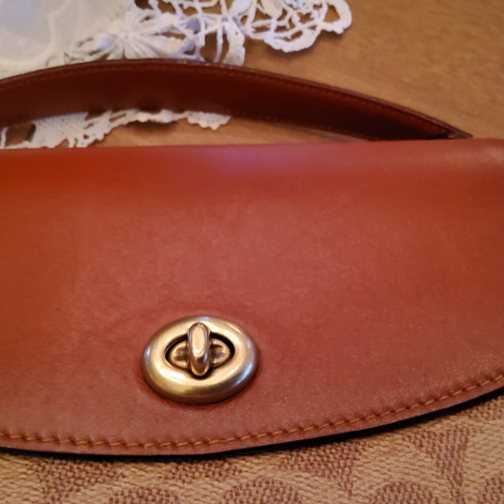 Coach Cassie 19 in Signature Canvas 89089 - Picture 4 of 12